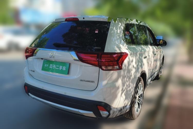 Used Mitsubishi Outlander 2018 2.4L 4x4 Elite Edition 5 Seats Rear Right 45 Deg