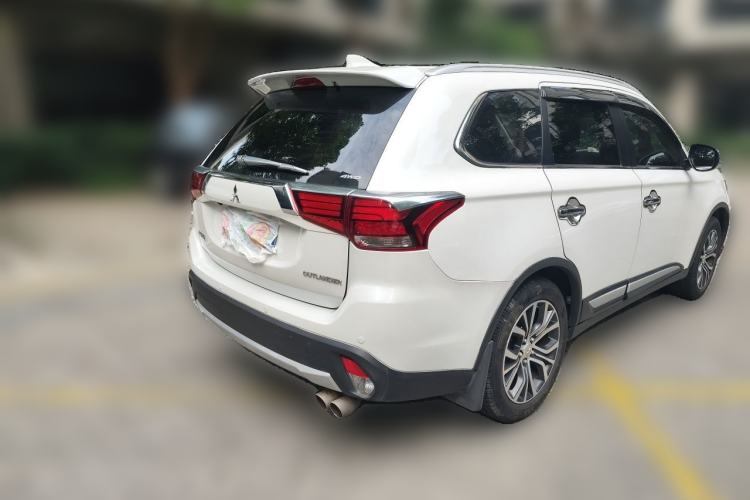 Used Mitsubishi Outlander 2018 2.4L 4x4 Luxury Edition 7-Seater Rear Right 45 Deg