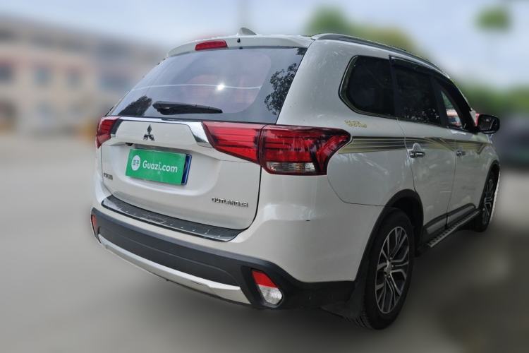 Used Mitsubishi Outlander 2018 2.0L Two-Wheel Drive Glory Edition 5 Seats Rear Right 45 Deg