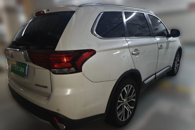 Used Mitsubishi Outlander 2018 2.4L 4x4 Elite Edition 5 Seats Rear Right 45 Deg