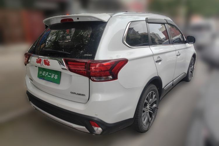 Used Mitsubishi Outlander 2018 2.4L 4x4 Luxury Edition 7-Seater Rear Right 45 Deg