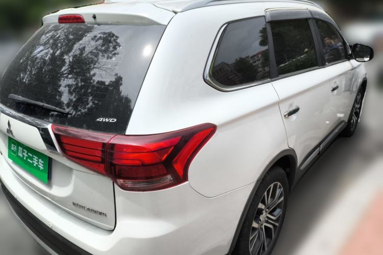 Used Mitsubishi Outlander 2018 2.4L 4x4 Prestige Edition 7 Seats Rear Right 45 Deg