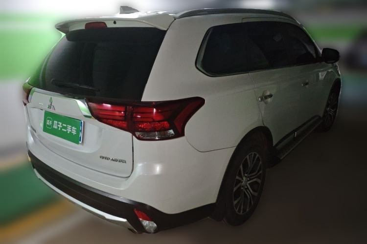 Used Mitsubishi Outlander 2018 2.0L Two-Wheel Drive Glory Edition 5 Seats Rear Right 45 Deg