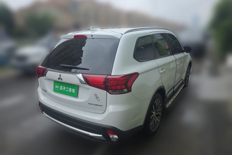 Used Mitsubishi Outlander 2018 2.0L Two-Wheel Drive Glory Edition 5 Seats Rear Right 45 Deg