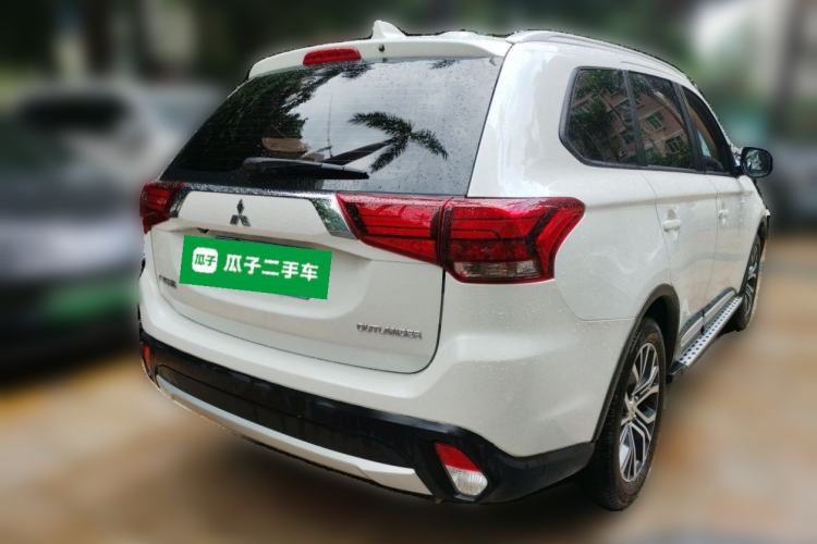 Used Mitsubishi Outlander 2018 2.0L Two-Wheel Drive Glory Edition 5 Seats Rear Right 45 Deg
