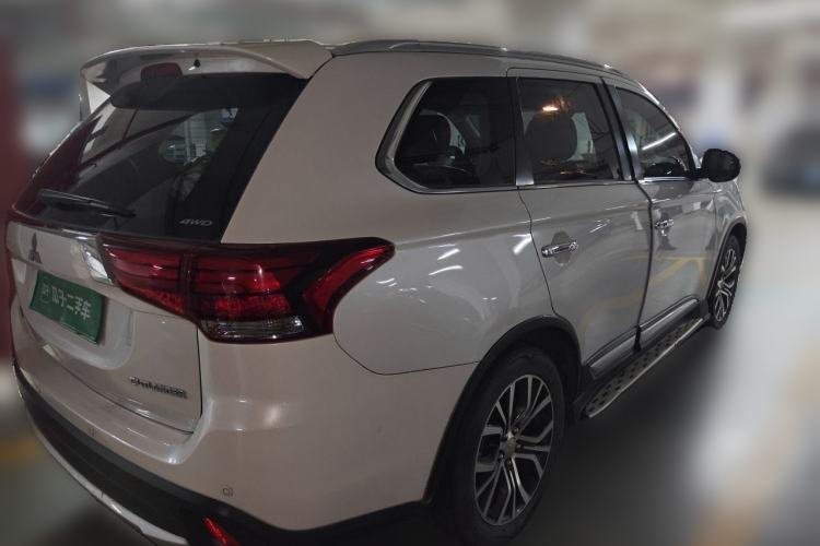 Used Mitsubishi Outlander 2018 2.4L 4x4 Elite Edition 5 Seats Rear Right 45 Deg