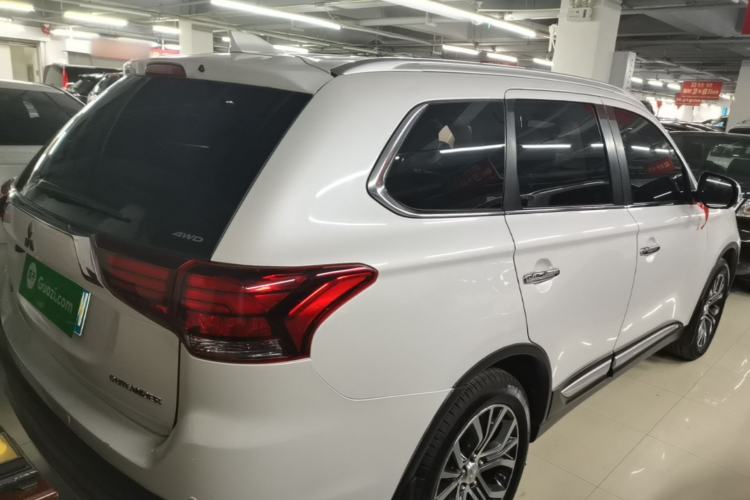 Used Mitsubishi Outlander 2018 2.4L 4x4 Elite Edition 5 Seats Rear Right 45 Deg