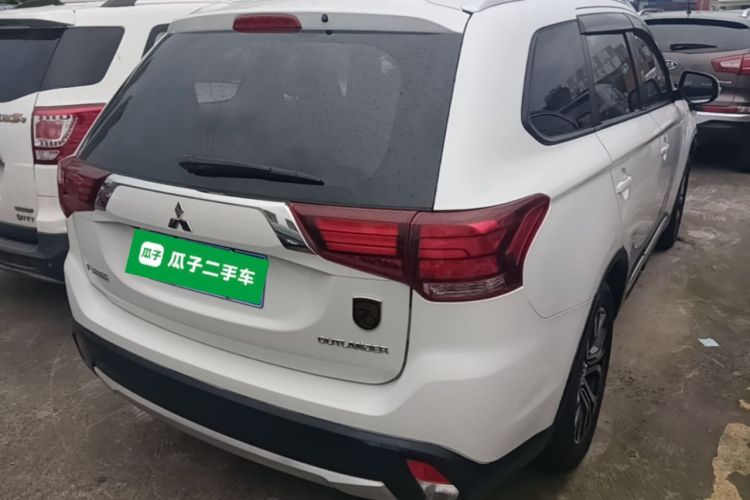 Used Mitsubishi Outlander 2018 2.0L Two-Wheel-Drive Jiale Edition 7-Seater Rear Right 45 Deg