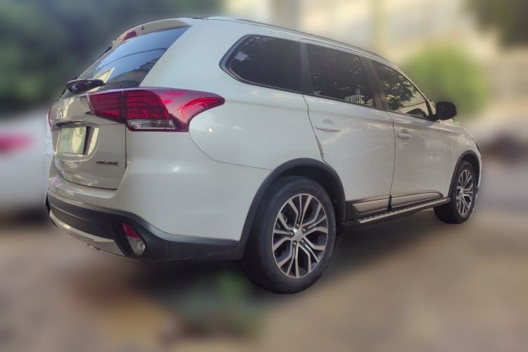 Used Mitsubishi Outlander 2018 2.0L Two-Wheel-Drive Jiale Edition 7-Seater Rear Right 45 Deg