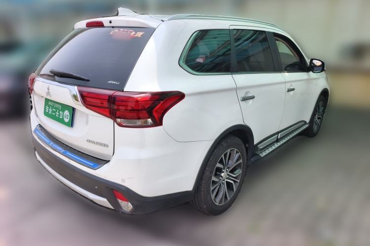 Used Mitsubishi Outlander 2018 2.4L 4x4 Elite Edition 5 Seats Rear Right 45 Deg