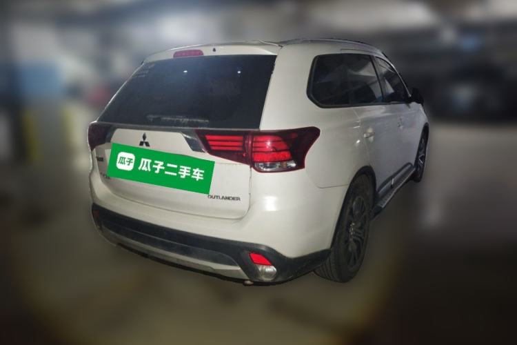 Used Mitsubishi Outlander 2018 2.0L Two-Wheel Drive Glory Edition 5 Seats Rear Right 45 Deg