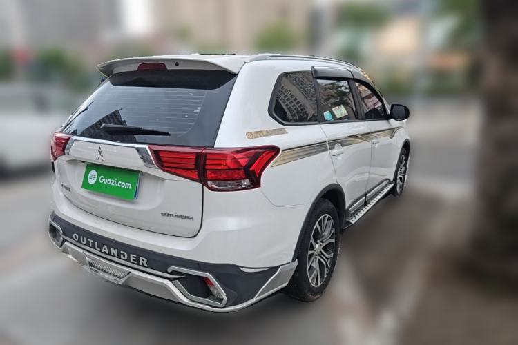 Used Mitsubishi Outlander 2018 2.0L Two-Wheel Drive Glory Edition 5 Seats Rear Right 45 Deg
