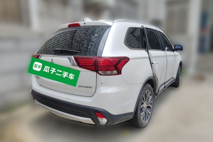 Used Mitsubishi Outlander 2018 2.0L Two-Wheel Drive Glory Edition 5 Seats Rear Right 45 Deg