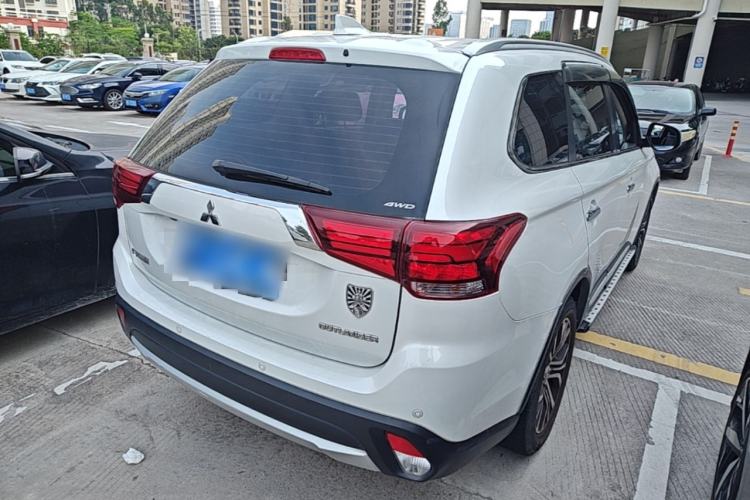Used Mitsubishi Outlander 2018 2.4L 4x4 Elite Edition 5 Seats Rear Right 45 Deg