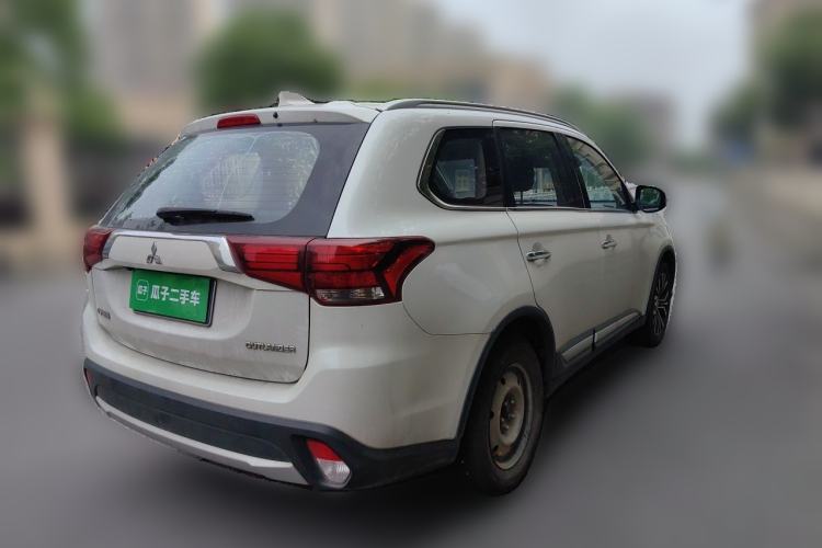 Used Mitsubishi Outlander 2018 2.0L Two-Wheel-Drive Jiale Edition 7-Seater Rear Right 45 Deg