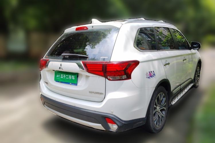 Used Mitsubishi Outlander 2018 2.4L 4x4 Luxury Edition 7-Seater Rear Right 45 Deg