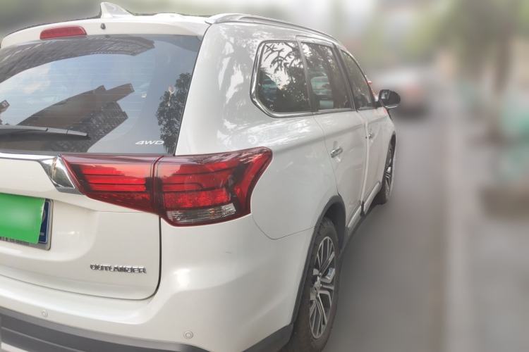 Used Mitsubishi Outlander 2018 2.4L 4x4 Elite Edition 5 Seats Rear Right 45 Deg