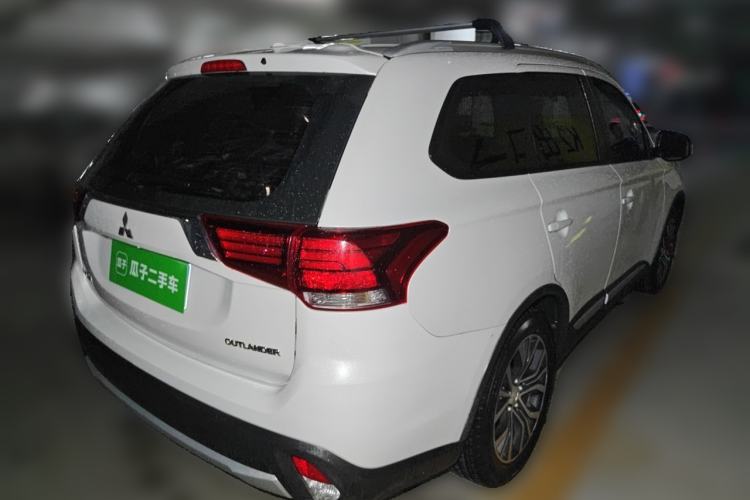 Used Mitsubishi Outlander 2018 2.0L Two-Wheel Drive Glory Edition 5 Seats Rear Right 45 Deg