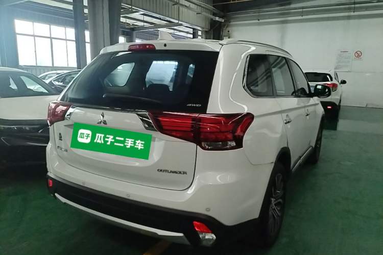Used Mitsubishi Outlander 2018 2.4L 4x4 Elite Edition 5 Seats Rear Right 45 Deg