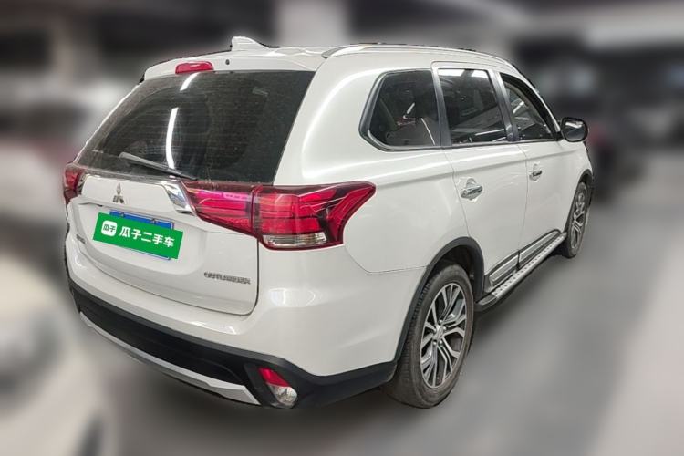 Used Mitsubishi Outlander 2018 2.0L Two-Wheel Drive Glory Edition 5 Seats Rear Right 45 Deg