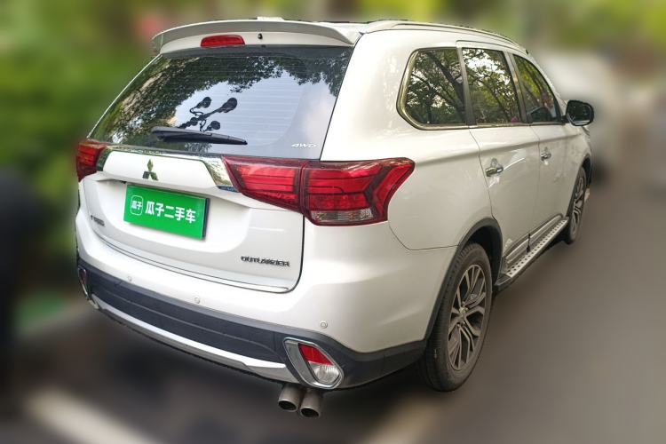 Used Mitsubishi Outlander 2018 2.4L 4x4 Elite Edition 5 Seats Rear Right 45 Deg