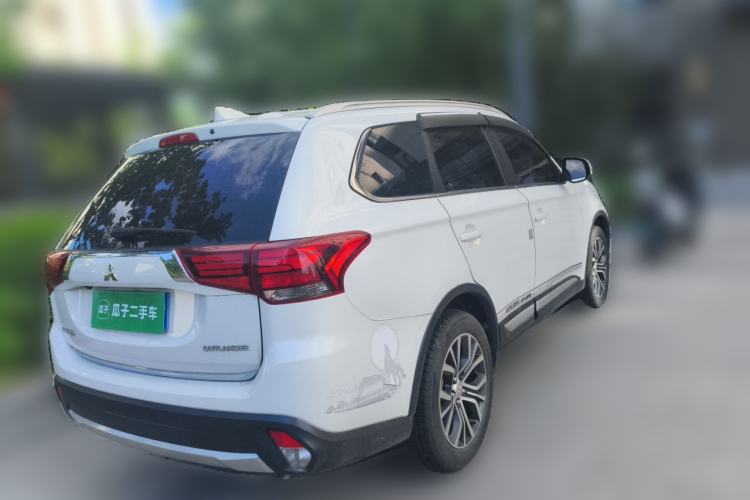 Used Mitsubishi Outlander 2018 2.0L Two-Wheel Drive Glory Edition 5 Seats Rear Right 45 Deg
