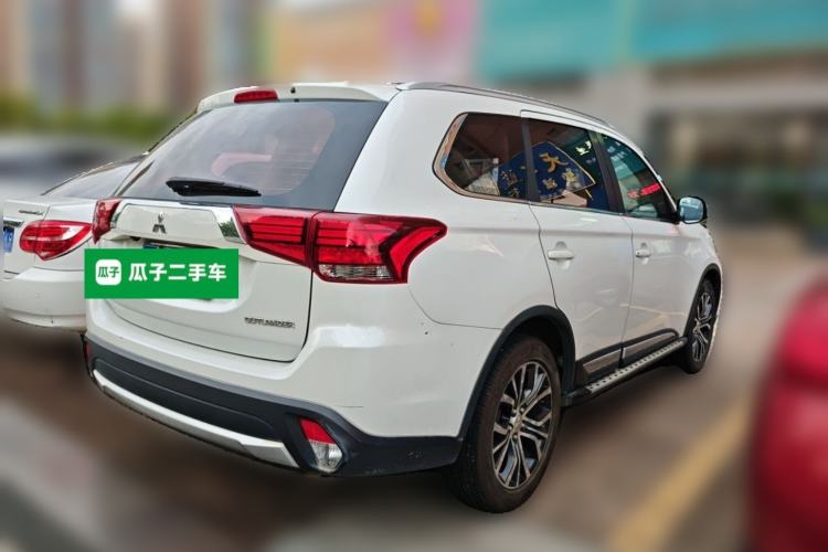 Used Mitsubishi Outlander 2018 2.0L Two-Wheel Drive Glory Edition 5 Seats Rear Right 45 Deg