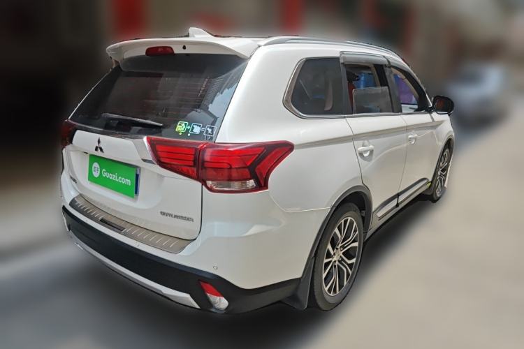 Used Mitsubishi Outlander 2018 2.0L Two-Wheel Drive Glory Edition 5 Seats Rear Right 45 Deg