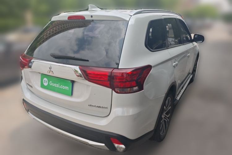 Used Mitsubishi Outlander 2018 2.0L Two-Wheel Drive Glory Edition 5 Seats Rear Right 45 Deg