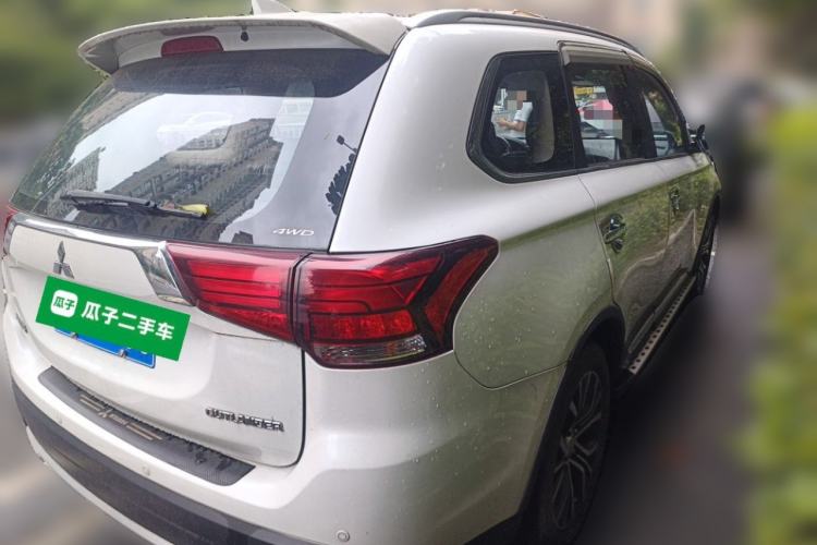 Used Mitsubishi Outlander 2018 2.4L 4x4 Luxury Edition 7-Seater Rear Right 45 Deg