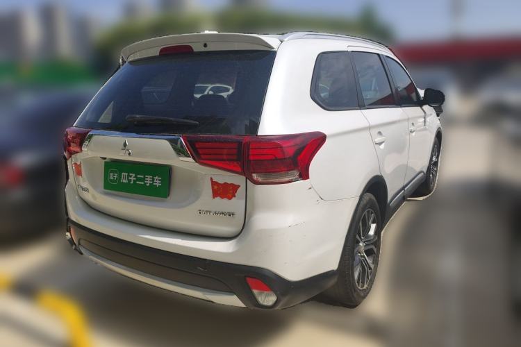 Used Mitsubishi Outlander 2018 2.0L Two-Wheel-Drive Jiale Edition 7-Seater Rear Right 45 Deg