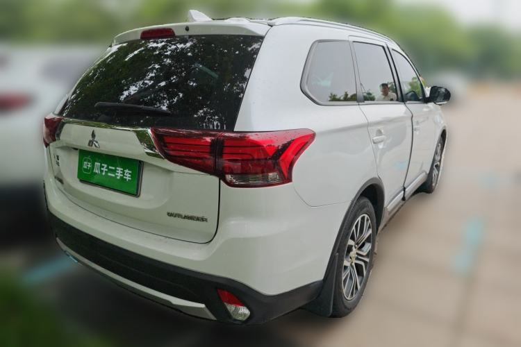 Used Mitsubishi Outlander 2018 2.0L Two-Wheel Drive Glory Edition 5 Seats Rear Right 45 Deg