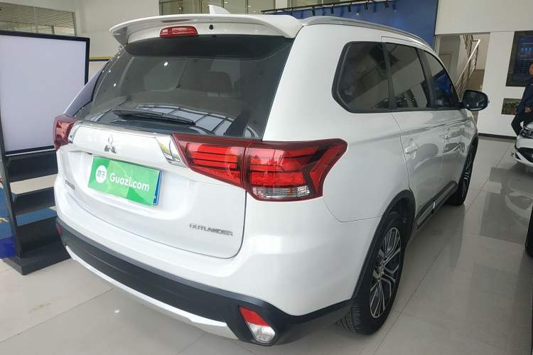 Used Mitsubishi Outlander 2018 2.0L Two-Wheel-Drive Jiale Edition 7-Seater Rear Right 45 Deg
