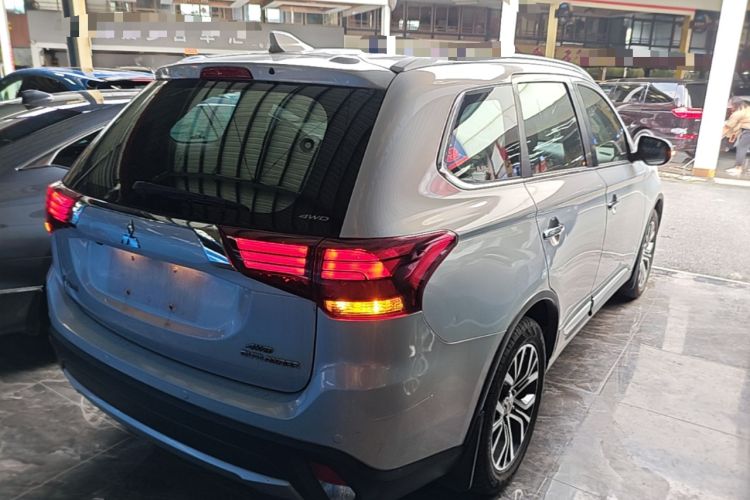 Used Mitsubishi Outlander 2018 2.4L 4x4 Elite Edition 5 Seats Rear Right 45 Deg