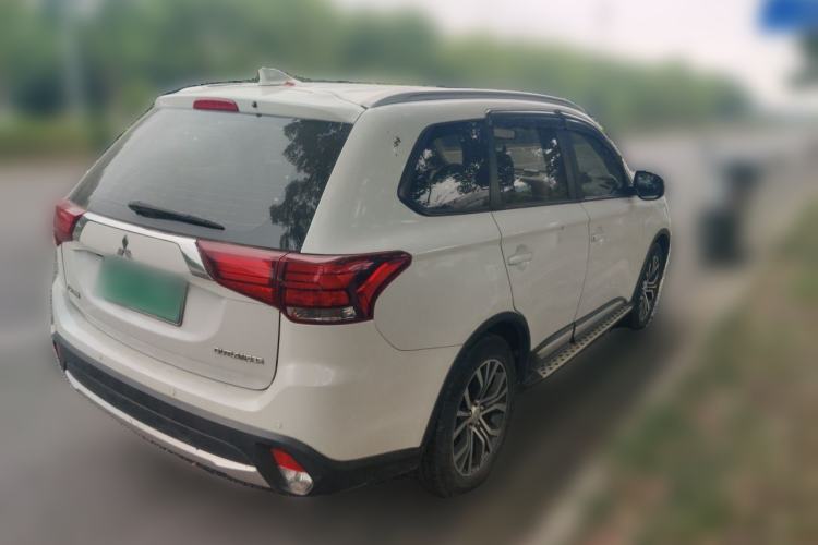 Used Mitsubishi Outlander 2018 2.0L Two-Wheel-Drive Jiale Edition 7-Seater Rear Right 45 Deg
