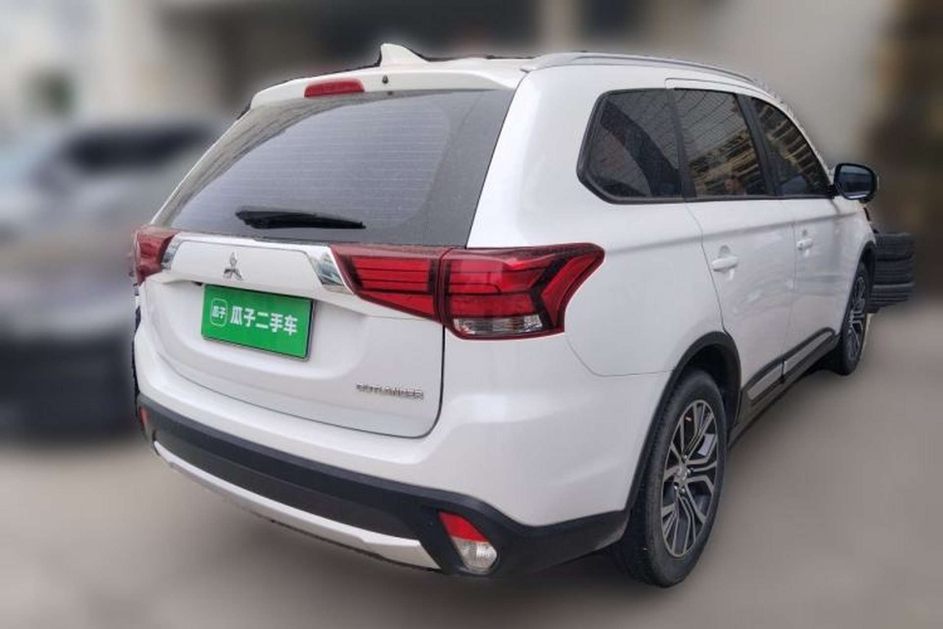 Used Mitsubishi Outlander 2018 2.0L Two-Wheel Drive Glory Edition 5 Seats Rear Right 45 Deg