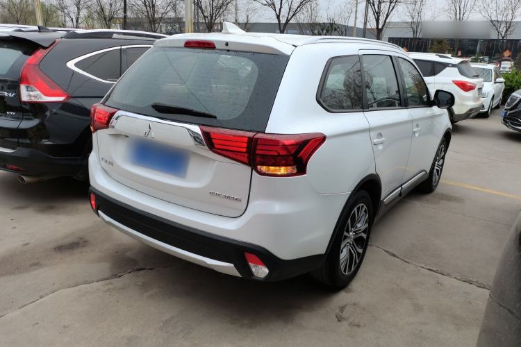 Used Mitsubishi Outlander 2018 2.0L Two-Wheel Drive Glory Edition 5 Seats Rear Right 45 Deg