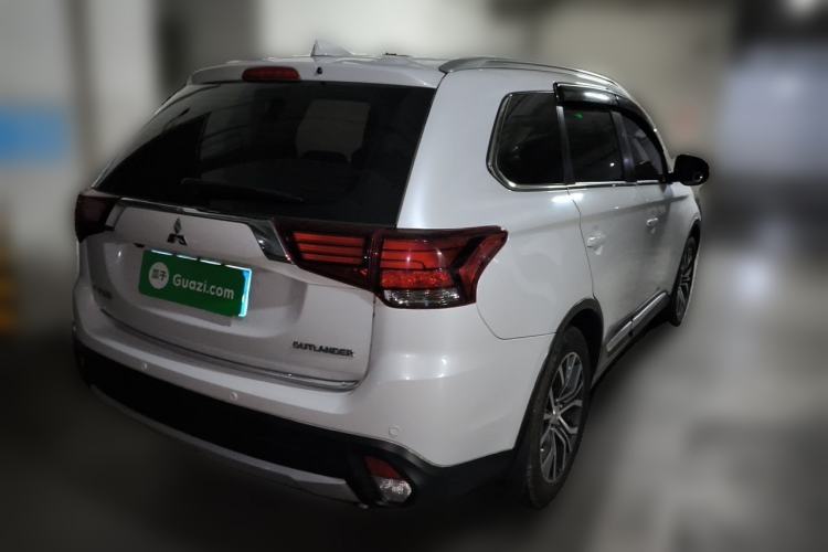 Used Mitsubishi Outlander 2018 2.0L Two-Wheel-Drive Jiale Edition 7-Seater Rear Right 45 Deg