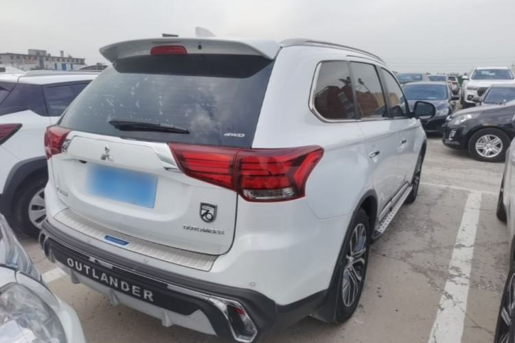 Used Mitsubishi Outlander 2018 2.4L 4x4 Elite Edition 5 Seats Rear Right 45 Deg