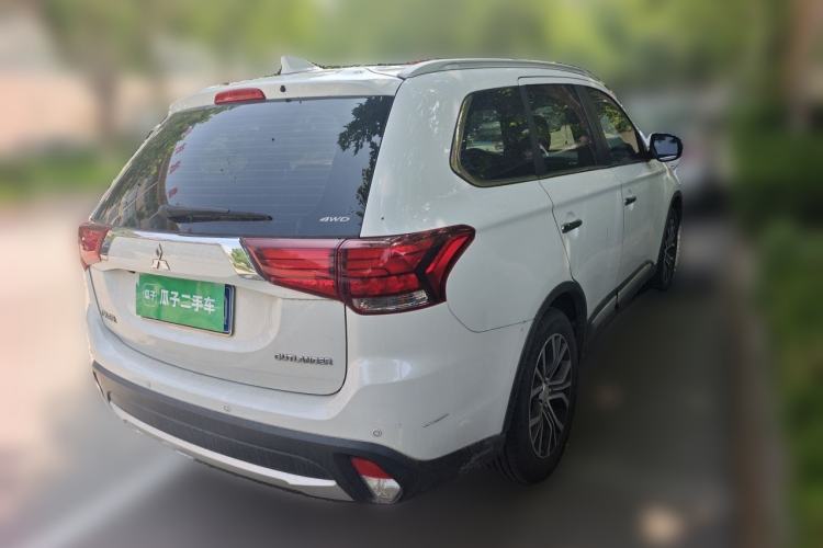 Used Mitsubishi Outlander 2018 2.4L 4x4 Luxury Edition 7-Seater Rear Right 45 Deg