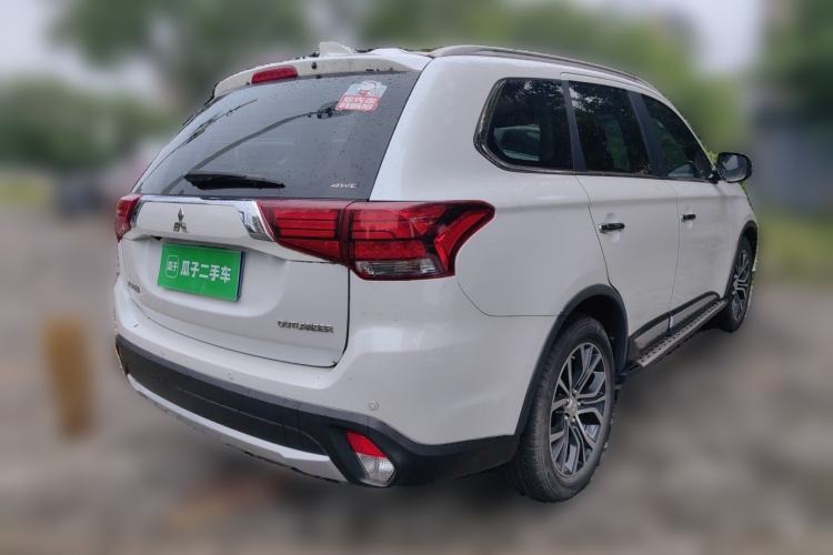 Used Mitsubishi Outlander 2018 2.4L 4x4 Elite Edition 5 Seats Rear Right 45 Deg