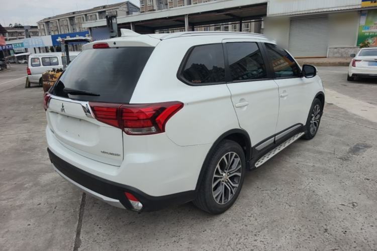 Used Mitsubishi Outlander 2018 2.0L Two-Wheel Drive Glory Edition 5 Seats Rear Right 45 Deg