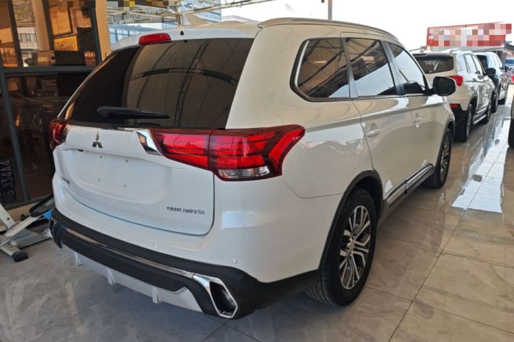 Used Mitsubishi Outlander 2018 2.0L Two-Wheel-Drive Jiale Edition 7-Seater Rear Right 45 Deg