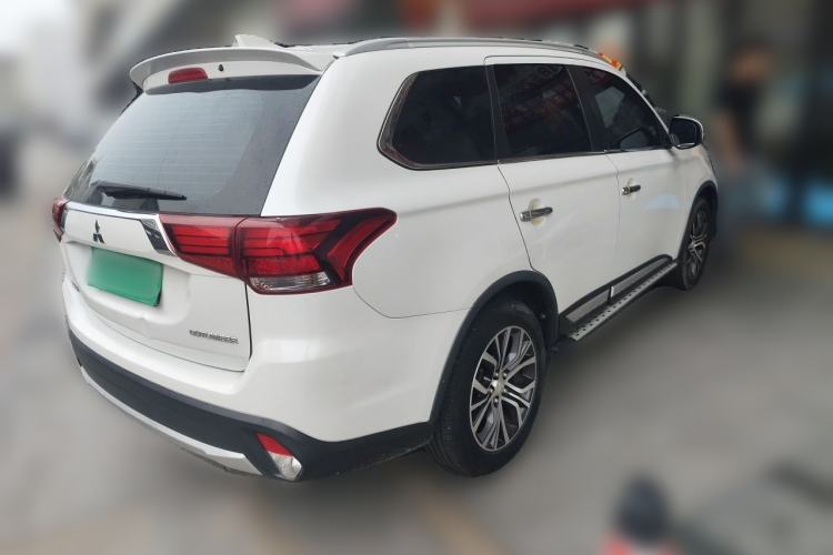 Used Mitsubishi Outlander 2018 2.0L Two-Wheel Drive Glory Edition 5 Seats Rear Right 45 Deg