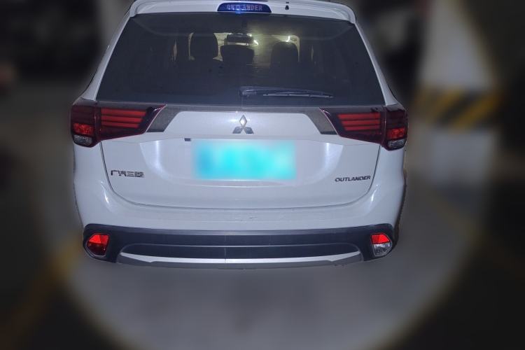 Used Mitsubishi Outlander 2018 2.0L Two-Wheel Drive Glory Edition 5 Seats Rear