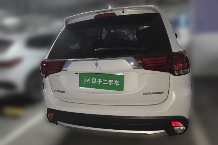 Used Mitsubishi Outlander 2018 2.0L Two-Wheel Drive Glory Edition 5 Seats Rear