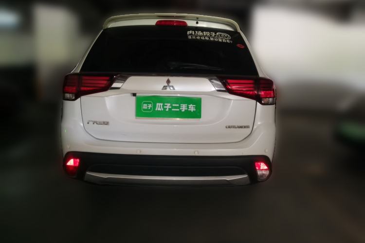 Used Mitsubishi Outlander 2018 2.0L Two-Wheel Drive Glory Edition 5 Seats Rear