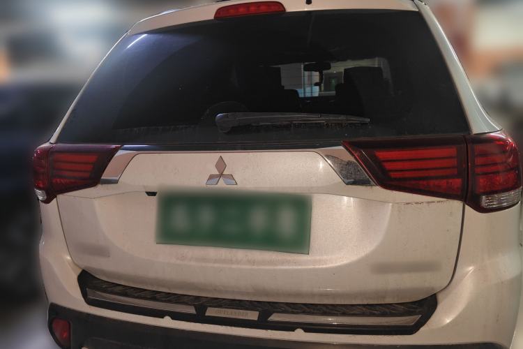 Used Mitsubishi Outlander 2018 2.0L Two-Wheel Drive Glory Edition 5 Seats Rear