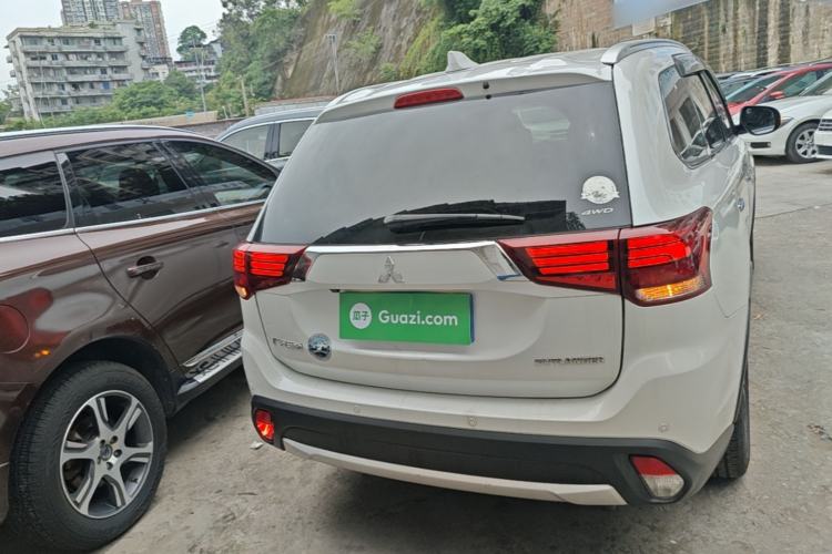 Used Mitsubishi Outlander 2018 2.4L 4x4 Elite Edition 5 Seats Rear