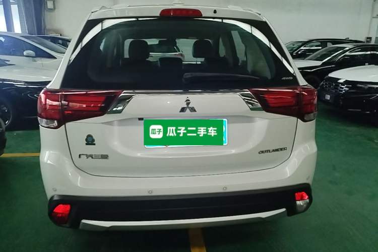 Used Mitsubishi Outlander 2018 2.4L 4x4 Elite Edition 5 Seats Rear